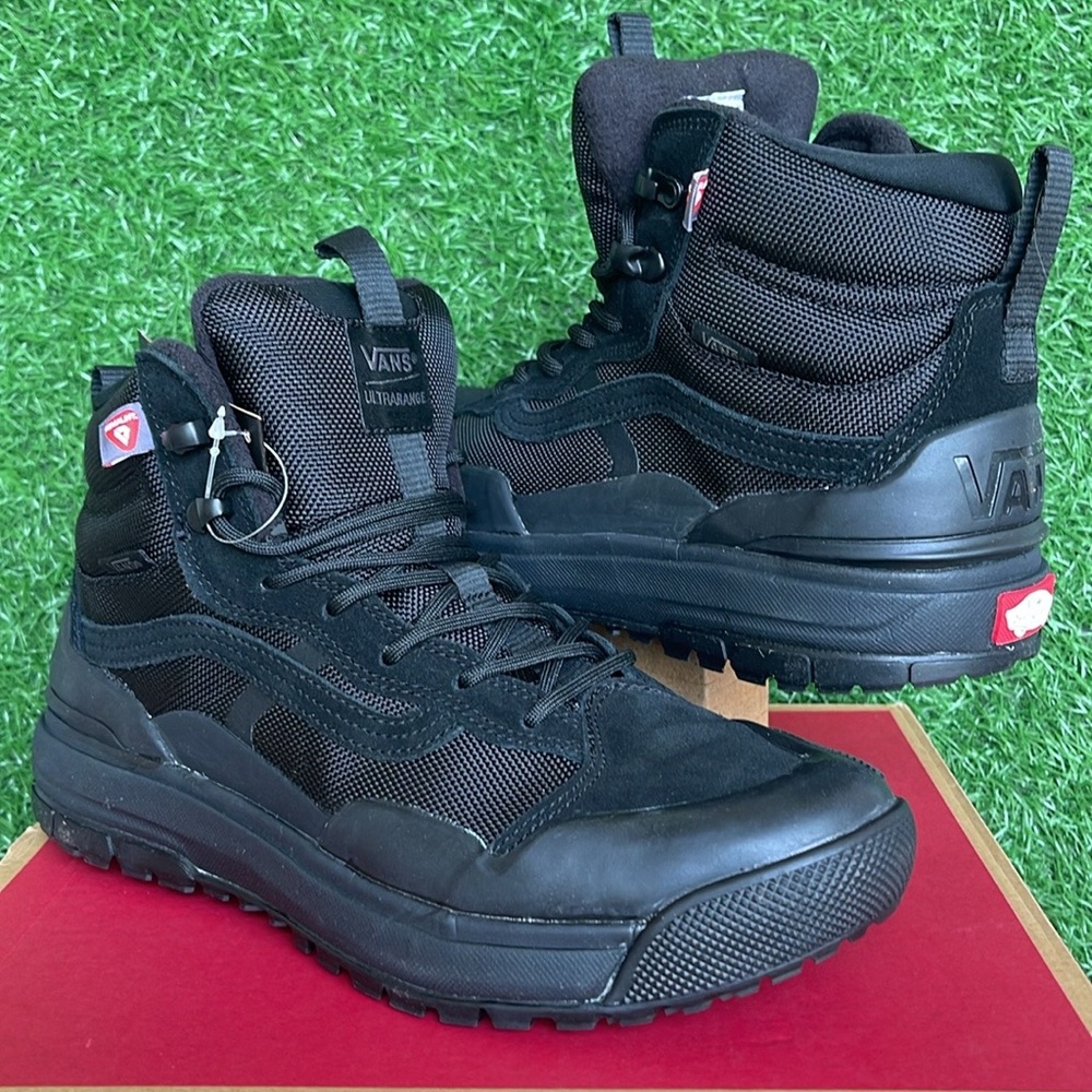 Vans WMNS Ultrarange Exo
Black/Black
VN0A4BVSBKA
Boots Sneakers - Picture 8 of 16